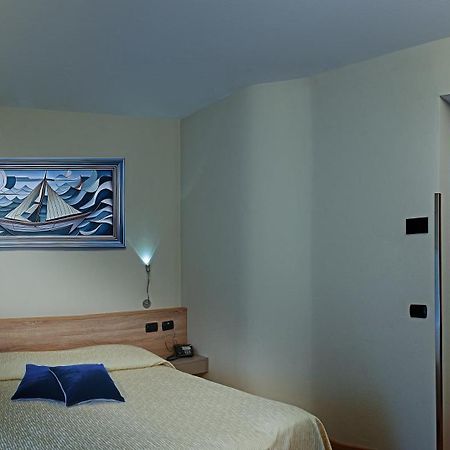 Hotel Savoia Lignano Sabbiadoro Bagian luar foto