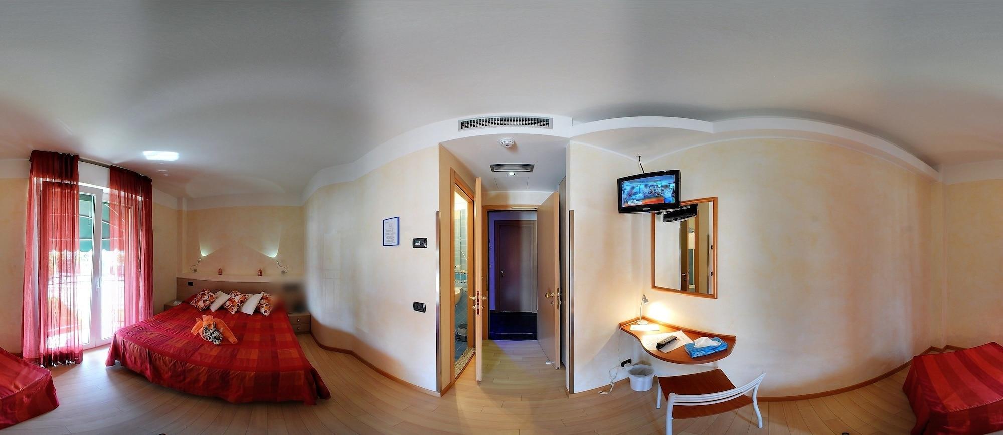Hotel Savoia Lignano Sabbiadoro Bagian luar foto