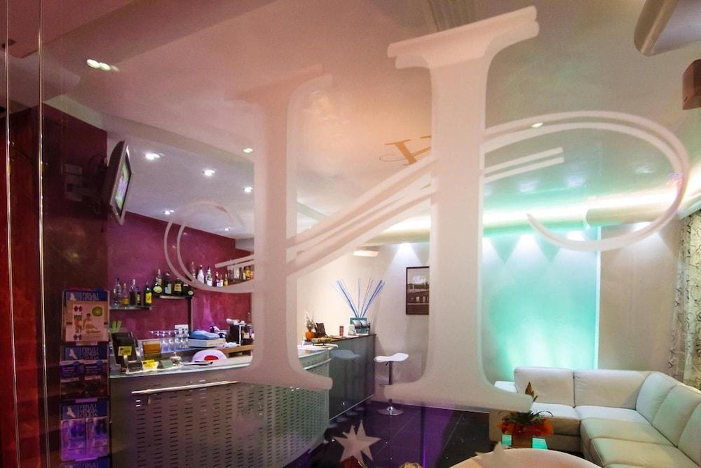 Hotel Savoia Lignano Sabbiadoro Bagian luar foto