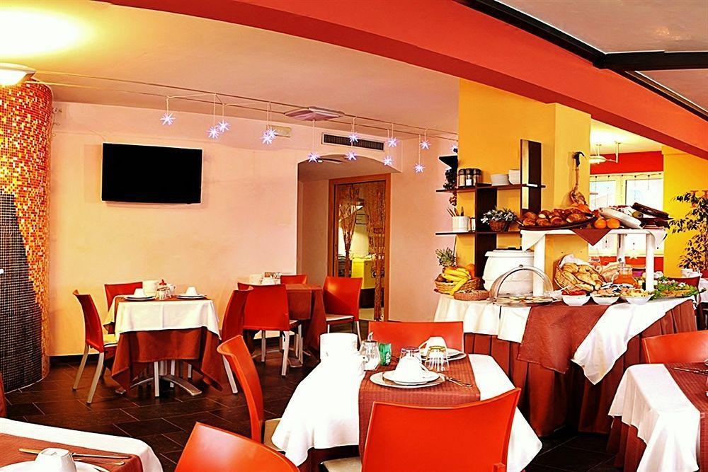 Hotel Savoia Lignano Sabbiadoro Bagian luar foto