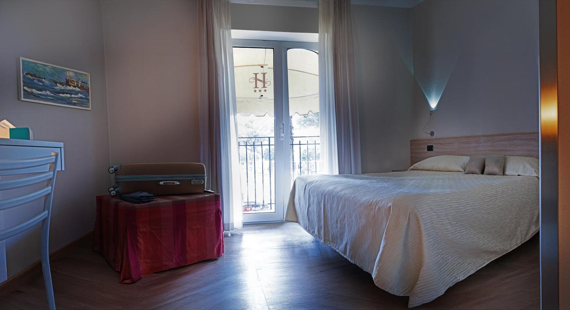 Hotel Savoia Lignano Sabbiadoro Bagian luar foto