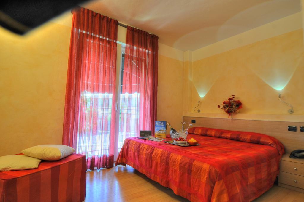Hotel Savoia Lignano Sabbiadoro Bagian luar foto