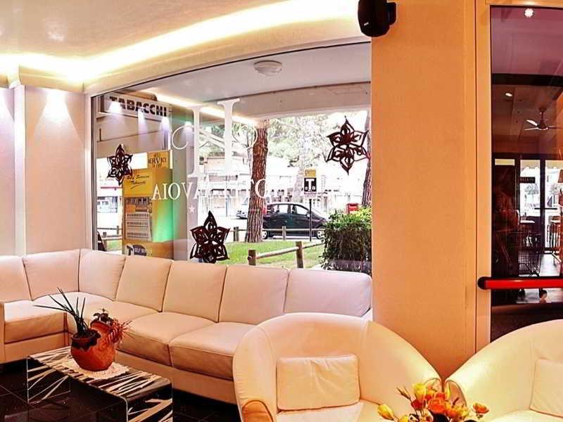 Hotel Savoia Lignano Sabbiadoro Bagian luar foto