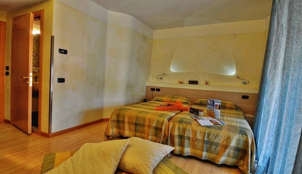 Hotel Savoia Lignano Sabbiadoro Bagian luar foto