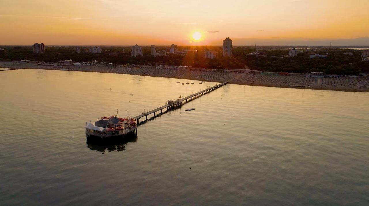 Hotel Savoia Lignano Sabbiadoro Bagian luar foto