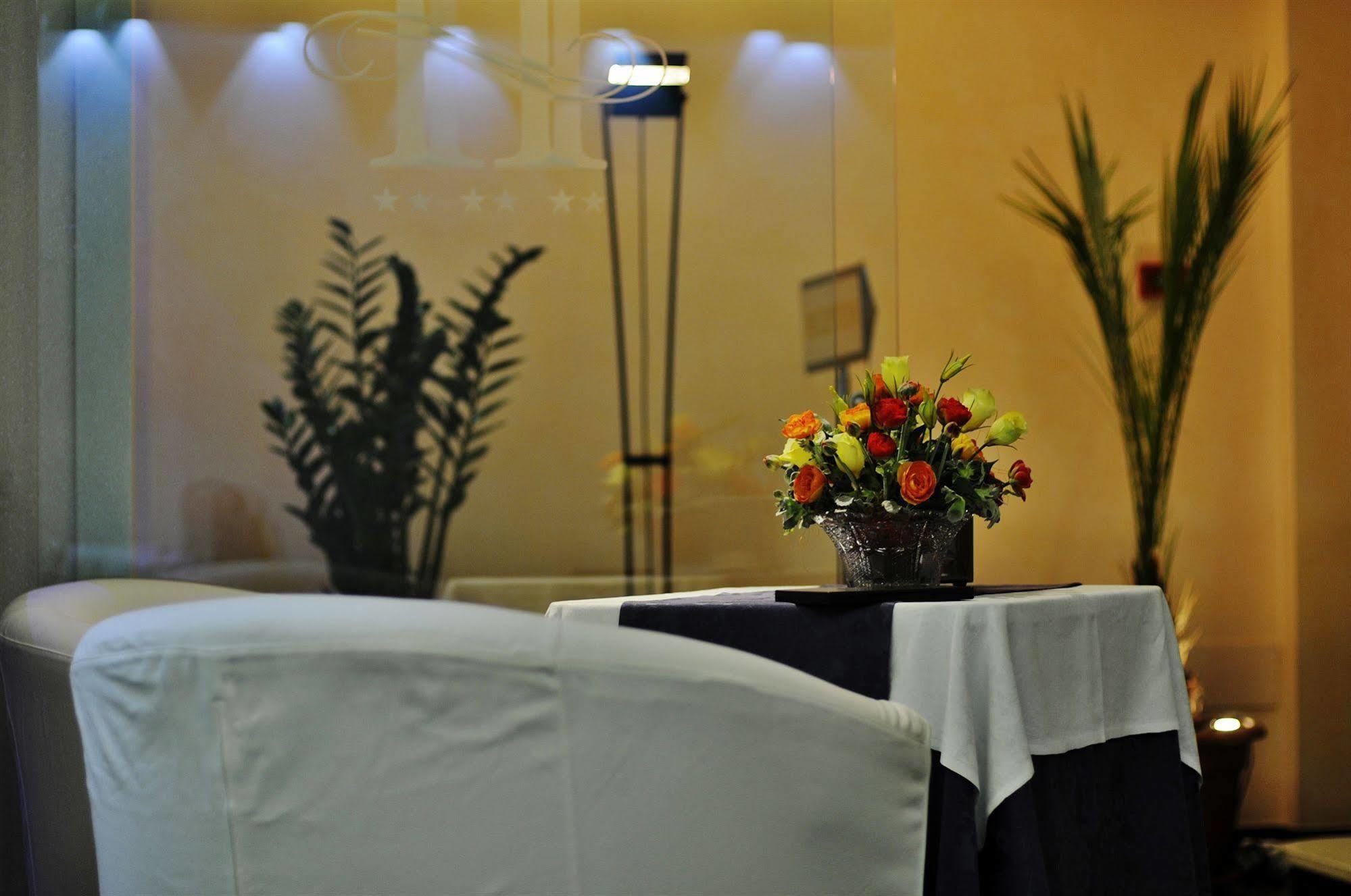Hotel Savoia Lignano Sabbiadoro Bagian luar foto