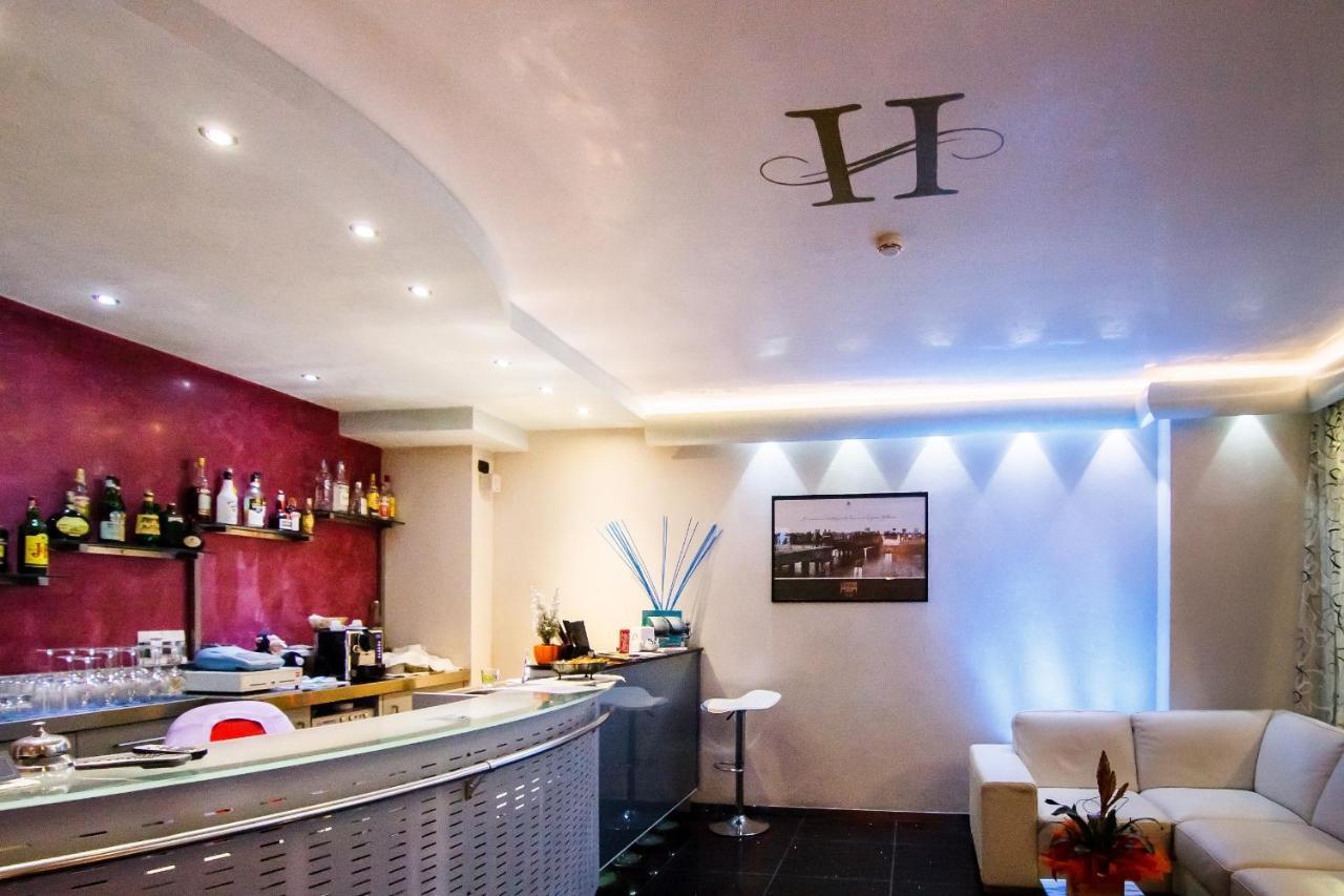 Hotel Savoia Lignano Sabbiadoro Bagian luar foto
